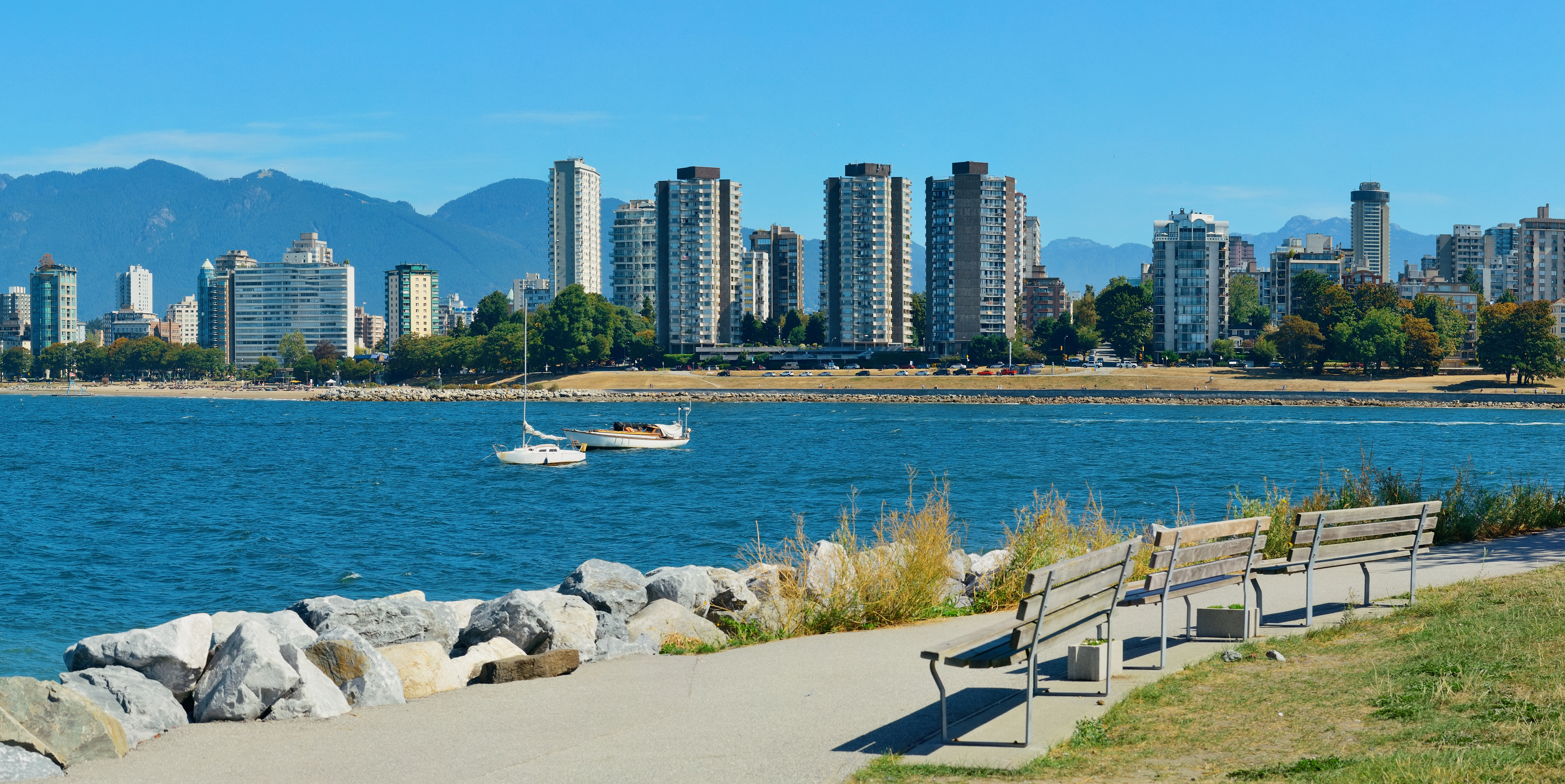 vancouver-city-skyline-waterfront-with-bench-park.jpg (15.65 MB)