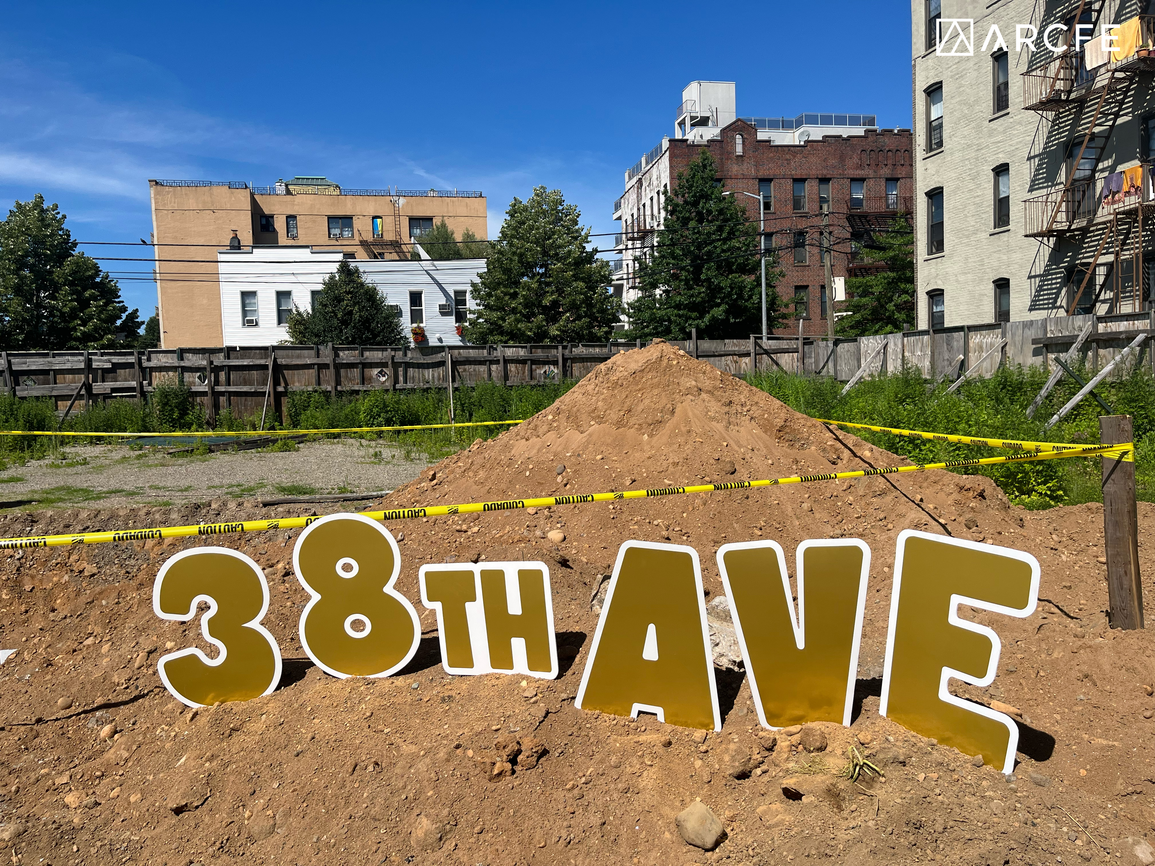 Quận Queens giàu tiềm năng đầu tư BĐS - Ảnh: Lễ khởi công toàn nhà 38th AVE