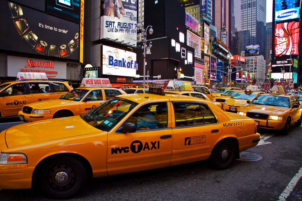 Những chiếc taxi màu vàng đặc trưng của New York