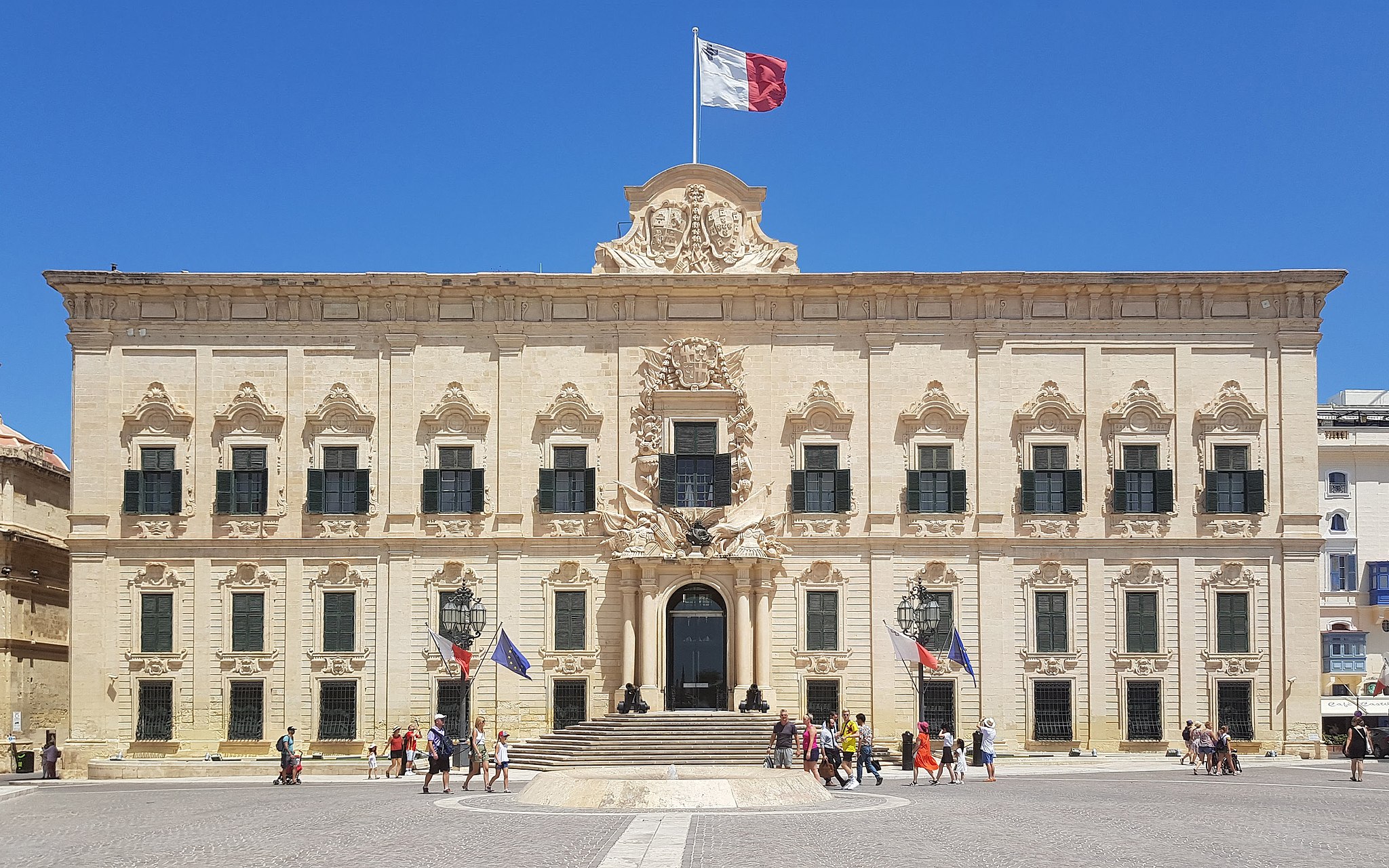 Nộp hồ sơ lên Cơ quan Chính phủ Malta
