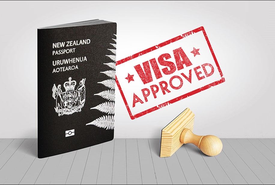 Nộp bằng chứng đầu tư & nhận visa